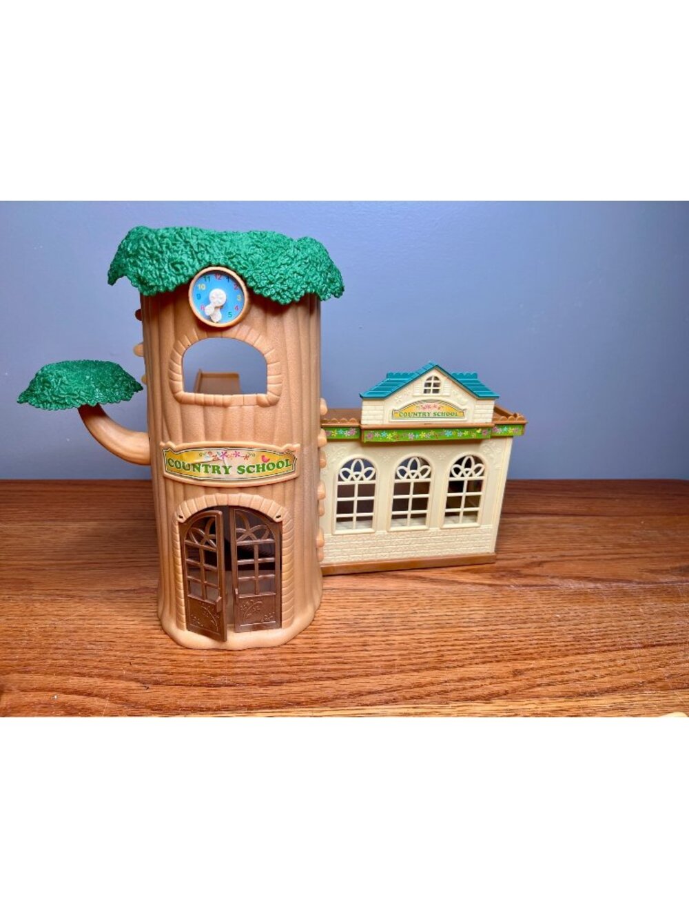 Calico Critters Country Tree School, Dollhouse Playset with Furniture and Access